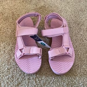 Universal thread target sandals